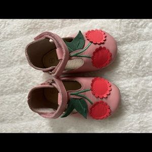 Baby Boden leather girl crib shoes pink with cherries size 6-12 months